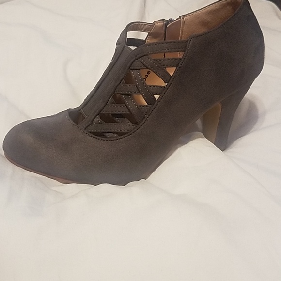 Gray caged heels - Picture 4 of 5